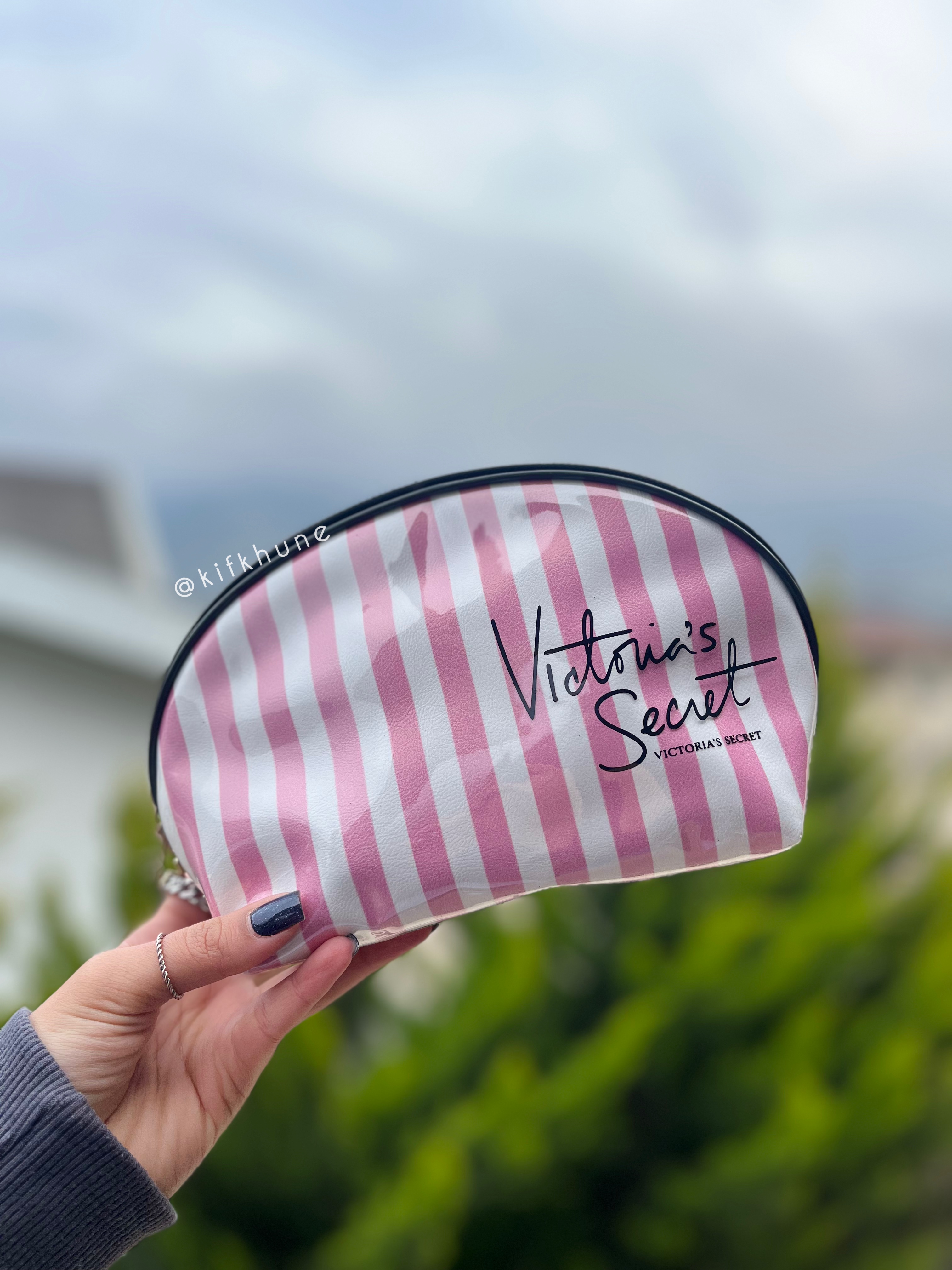 کیف آرایش ویکتوریاسکرت مدل هلالی