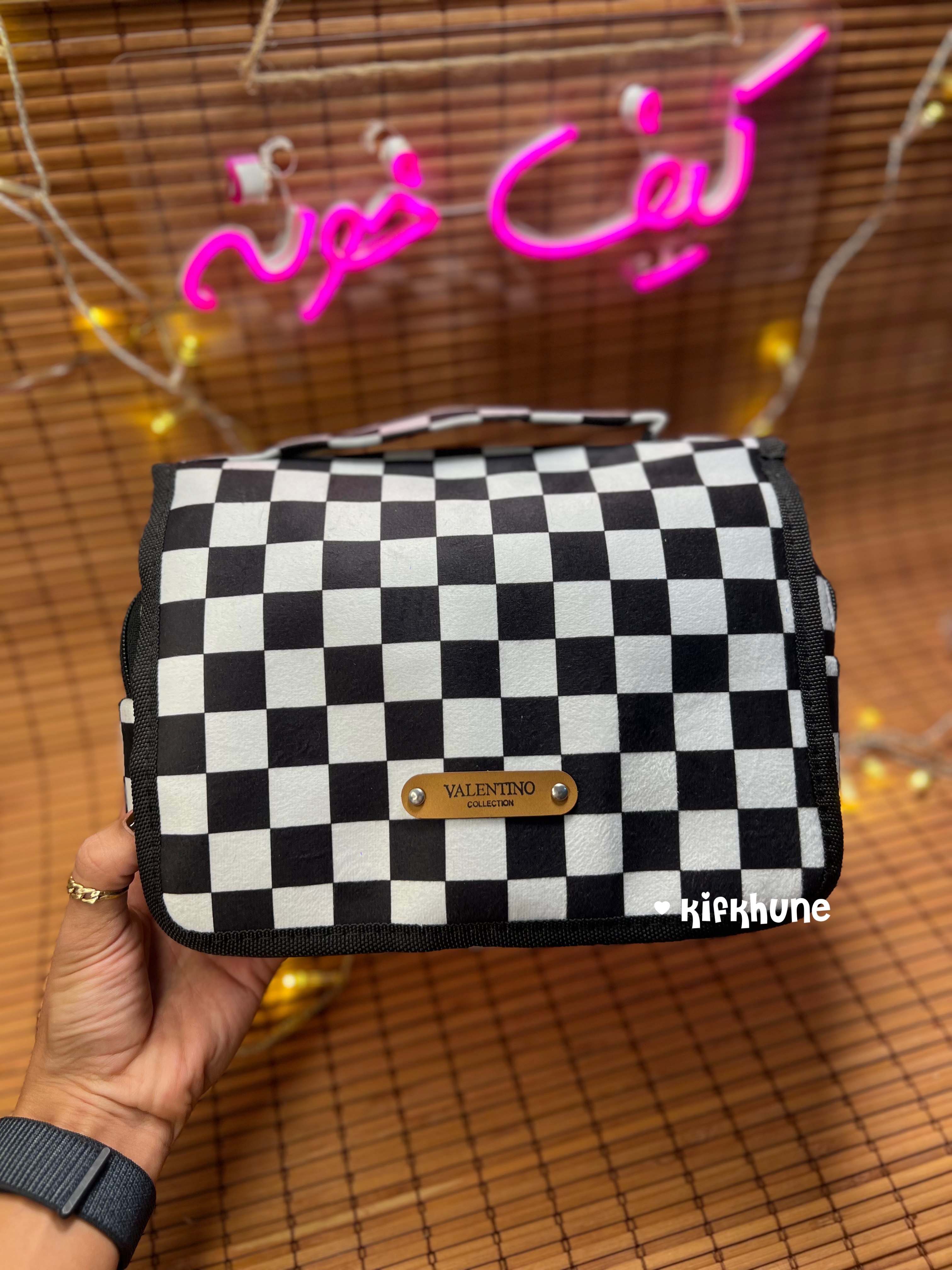 کیف آرایش جادار